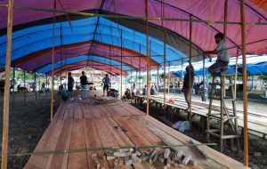 Pedagang Mulai Bangun Lapak di Pasar Senggol