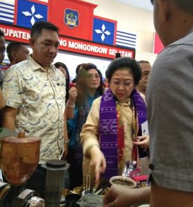 Megawati  Sukarno Putri Kunjungi Stand Pemkot Kotamobagu