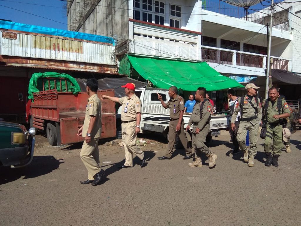 Tim Terpadu Tertibkan Pedagang di Jalan Bolian dan Bogani