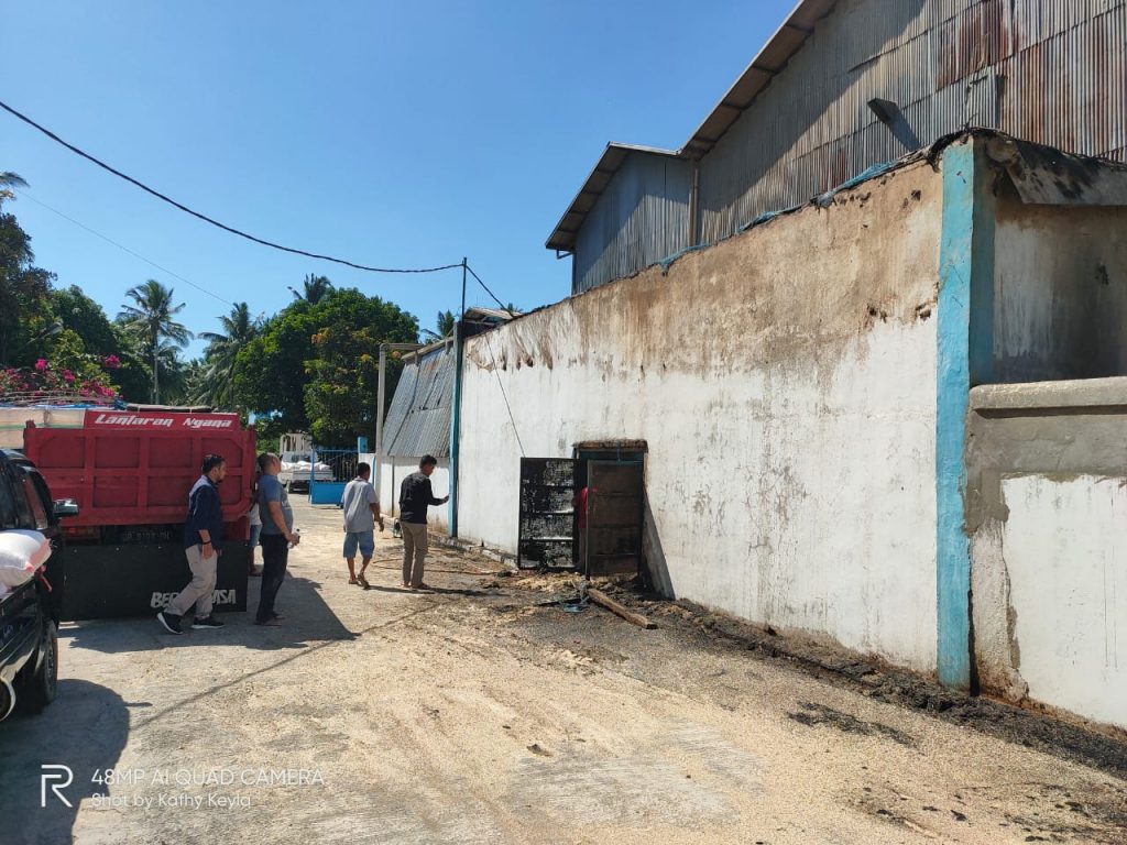 Gudang Jagung di Jalan AKD Terbakar