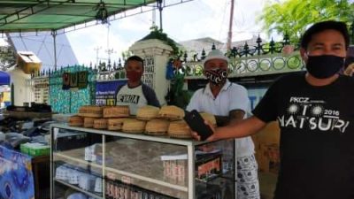 Di Tengah Pandemi, Pedagang Kopiah dan Pedagang Masker Beda Nasib