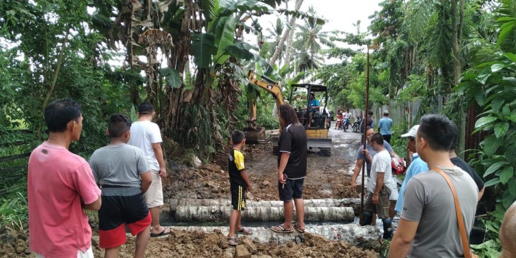 Mekal Bersama Petani Poyowa Besar 1 dan 2 Perbaiki Jalan Kebun