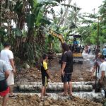 Mekal Bersama Petani Poyowa Besar 1 dan 2 Perbaiki Jalan Kebun