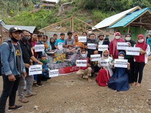 Pemuda Paguat Antar Langsung Bantuan Bagi Korban Bencana Bone Bolango