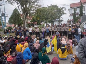 Mahasiswa Kembali Tuntut DPRD Kotamobagu Tolak UU Omnibus Law, Reggie  : Tuntutan Sudah Dibahas