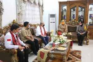 Bersama Wali Kota Kotamobagu Ketua DPRD KK Sambut Rombongan Ketua DPD RI