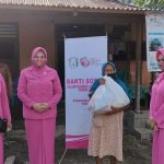 Bhayangkari Ranting Paguat Bagikan Paket Sembako ke Korban Banjir