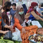 Pemerintah Kelurahan Pentadu Minta Pengunjung Pasar Gunakan Masker