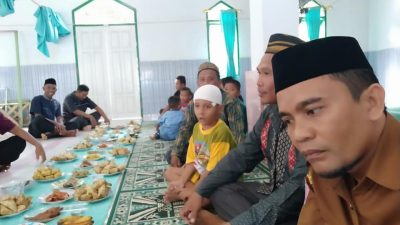 Masyarakat Libuo Rayakan Ketupat dengan Doa Syukuran di Mesjid