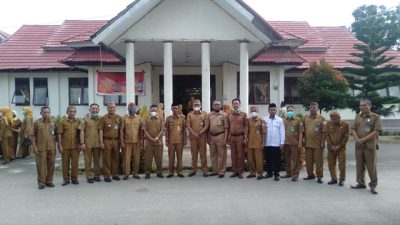 Lurah Pentadu Hadiri Apel Awal Kerja  di Kantor Kecamatan