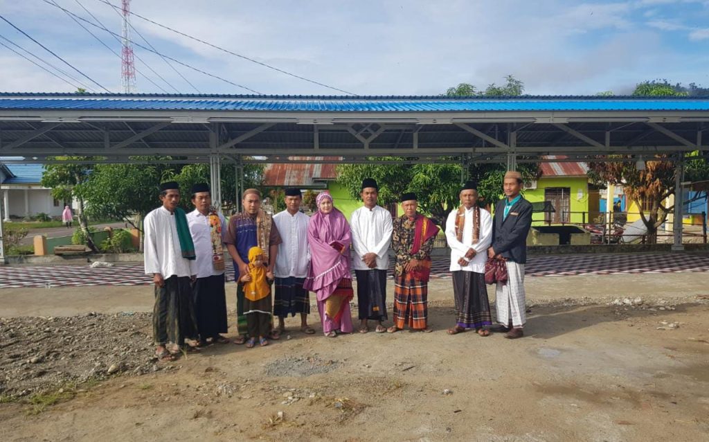 Sahuti Permintaan Masyarakat Panca Karsa I, Lulu Yulianty Berbagi Bantuan Sapi Kurban