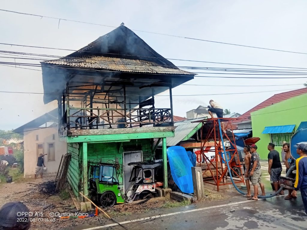 Breaking News! Satu Rumah Di Buntulia Tengah Dilahap Si Jago Merah