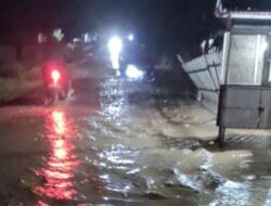 Akibat Tanggul Jebol, Banjir Terjang Desa Hulawa 