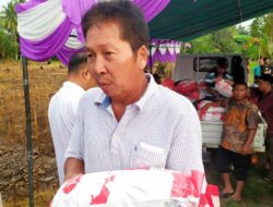 Petani Gembira  Dapat Benih Jagung Hasil  Aspirasi Ismail Samarang