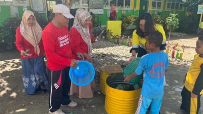 Bersama Pani Gold Project, Siswa-Siswi Bersihkan Lingkungan Sekolah