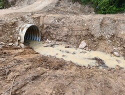Pani Gold Mine Perbaiki Jalan dan Pasang Gorong-Gorong di Desa Hulawa