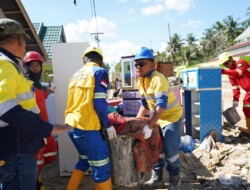 Kerahkan Alat Berat, Merdeka Gold Resources Tanggap Bencana Banjir   